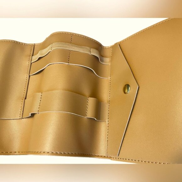 Glass Ladder & Co Tech Organizer - Picture 4 of 9